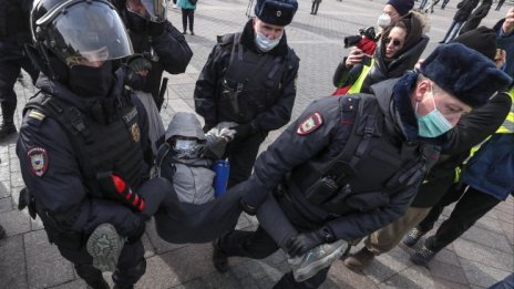 Навални призова руснаците да продължат мирните протести