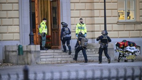 Две жени убити при нападение в училище в Швеция