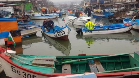 Въпреки заплахата от мините от Одеса рибарите влизат в морето 