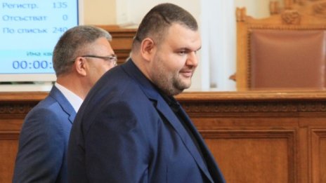 ДПС с позиция в защита на Делян Пеевски 