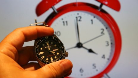 Местим часовника с час напред в 03.00 часа на 27 март