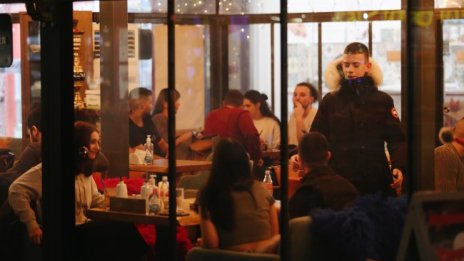 Ресторантьорите: Маските няма да паднат, но ще останем без подкрепа