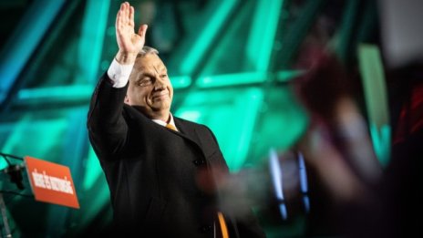 Орбан смаза опозицията на вота: Ние не сме миналото, ние сме бъдещето