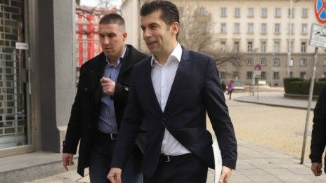 Кирил Петков дойде в прокуратурата за разпит
