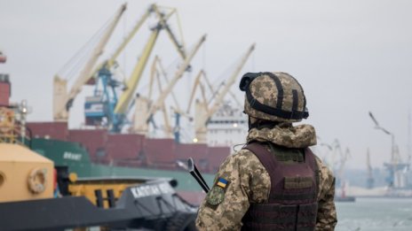 Извеждането на моряците на "Царевна" зависи от съдбата на Мариупол