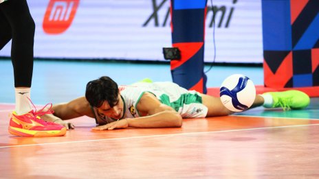 Драматична загуба: Украйна ни победи с 1:3 на волейбол (СНИМКИ)