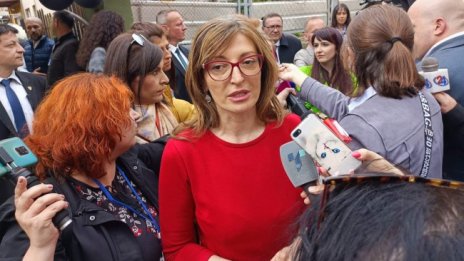 Захариева в Битоля: Българите в РСМ трудно намират работа