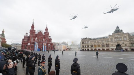 Русия ще показва военни мускули с грандиозен парад на 9 май