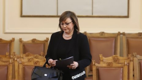 Нинова: Таванът на цените помага на хората