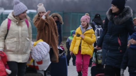 Украинци се редят на опашки за храна в центъра на Цюрих