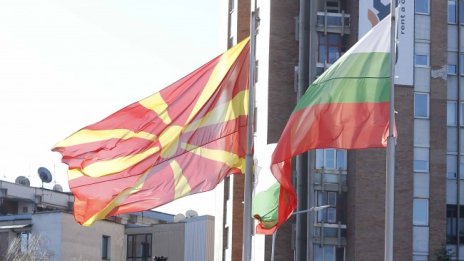 САЩ преговарят със София и Скопие за бързо решаване на споровете