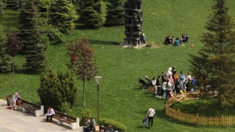 Слънчево, с температури до 25&deg;, в София 20&deg; 