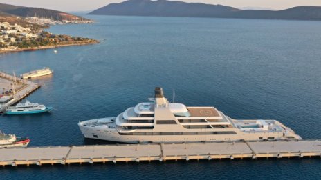 Яхтата на руски магнат пристигна в Турция