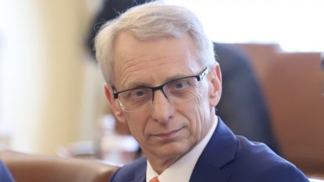 Денков: Искаме удължаване с две седмици учебната година за малките ученици