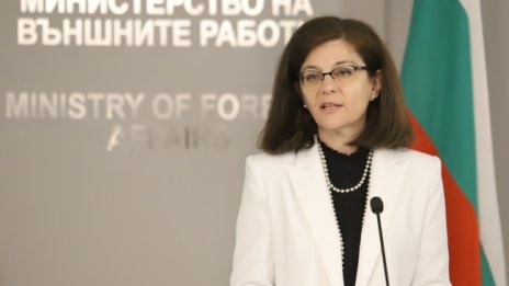 Генчовска: Няма как България да има две външни политики