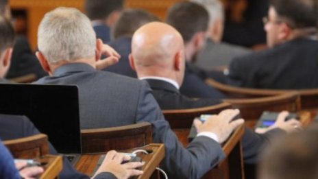 Парламентът намалява мандата на членовете на КЗК от 7 на 5 години