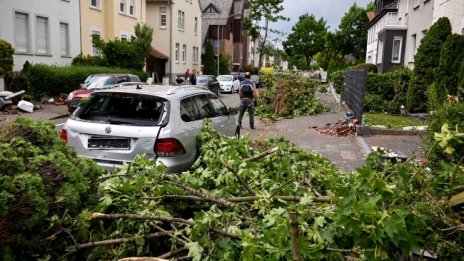 Торнадо премина през Западна Германия, един човек е загинал