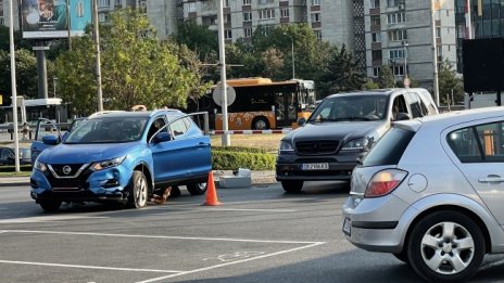 Строят огромен паркинг в район "Надежда"