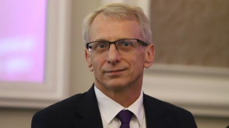 Денков: Нашите деца учат с месеци по-малко от тези в чужбина