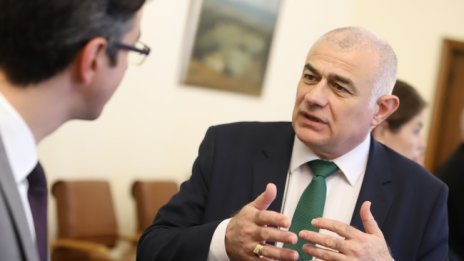 От 1 януари 2023 година минималната заплата трябва да стане 800 лева