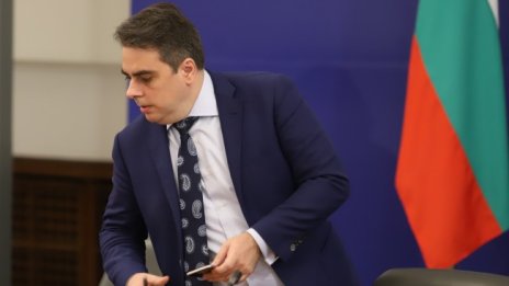 Асен Василев: Предстоят години на високи цени, няма да падат драматично