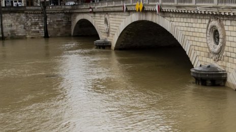  Буреносното време взе жертва във Франция