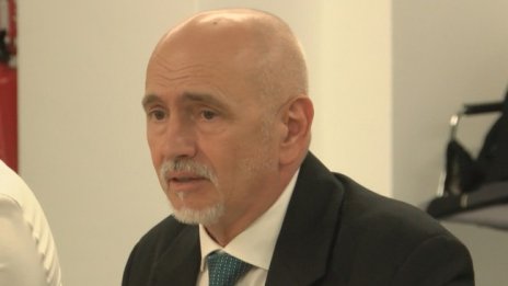 Куриозно: Транспортният министър пътувал с влак там, където няма жп линия