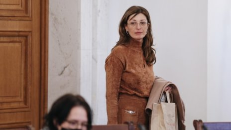 Захариева: Управляващите се оправдават за всичко с войната