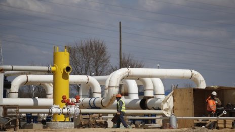 Пристигна танкерът с газ за България