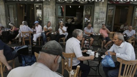 Гърция удължава намаленото ДДС за кафето, ресторантите