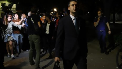 Напрежение около НС, протестиращи нападнаха депутати на "Възраждане"