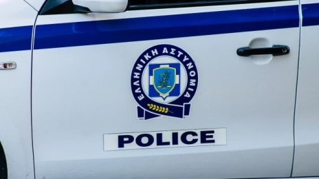 Мъж влачи до смърт куче с колата си