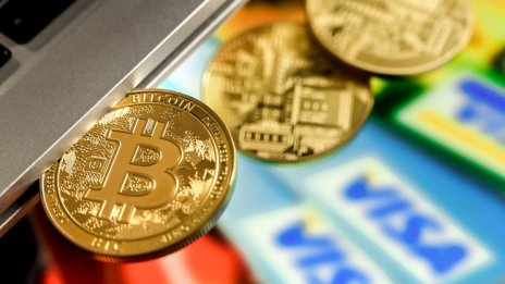 Експерт: Цената на биткойн може да падне с 40%