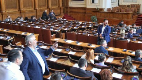 Нинова: Новото мнозинство блокира държавата