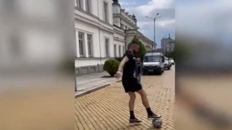 Футбол на жълтите павета между управляващи и опозиция