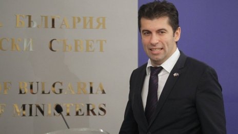 Кирил Петков аут от поста премиер, Асен Василев е новият избор на ПП