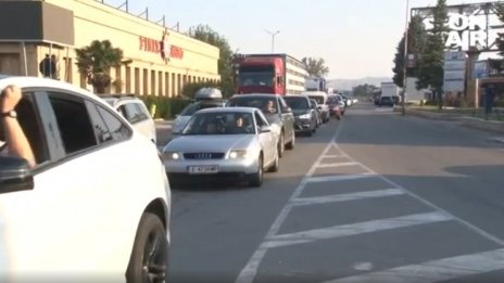 Чакане по 3 ч. на "Кулата" за гръцкия плаж, отлив от Черноморието ни