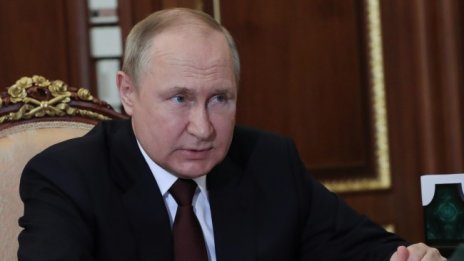 Контактуващите с Путин - под карантина и десетки тестове