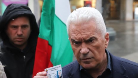 Волен Сидеров нападна мъж с тротинетка и журналист на Витошка