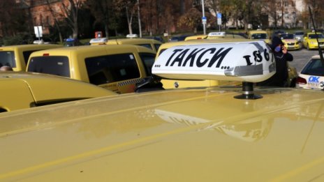 Предлагат отлагане за подмяна на електронните таксиметрови апарати 