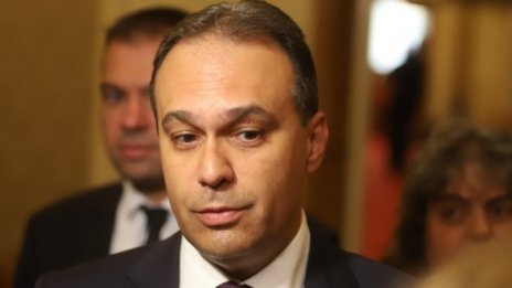 Заков: България не е получавала официално уведомление за отнетите военни сертификати