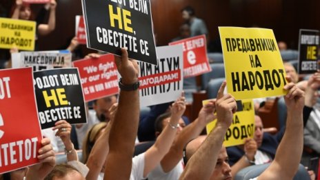 В Северна Македония: Опозицията да се извини