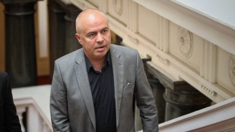 Изненада! Управленската програма на БСП не влезе в дневния ред на НС 