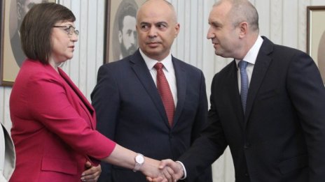 Радев "намигна" на Нинова със служебния кабинет