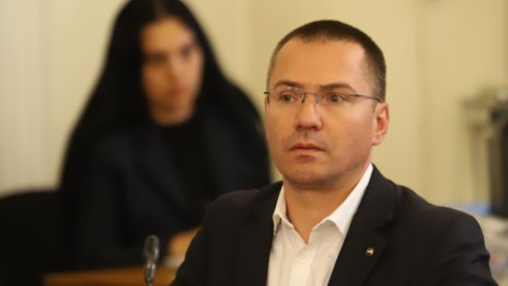 Джамбазки:  Едните служат на американците, другите на руснаците