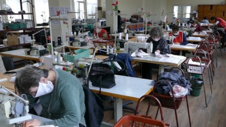 Най-нужните кадри през следващата година: Шивачки, сервитьори, бармани и готвачи