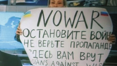Откараха за разпит руската журналистка Овсянникова 