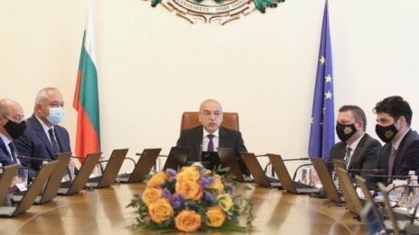 Гълъб Донев назначи трима заместник-министри