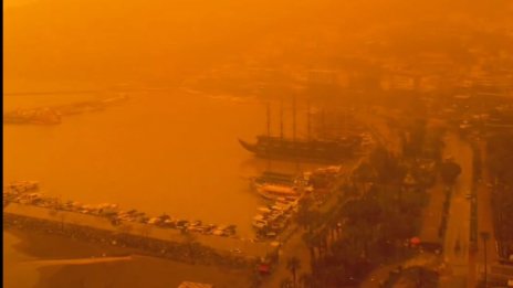 След Гърция, пясъчни бури оцветиха небето в кърваво червено и над Турция ВИДЕО