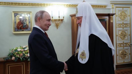 Патриарх Кирил и Путин: Църквата има интерес от танковете и дроновете